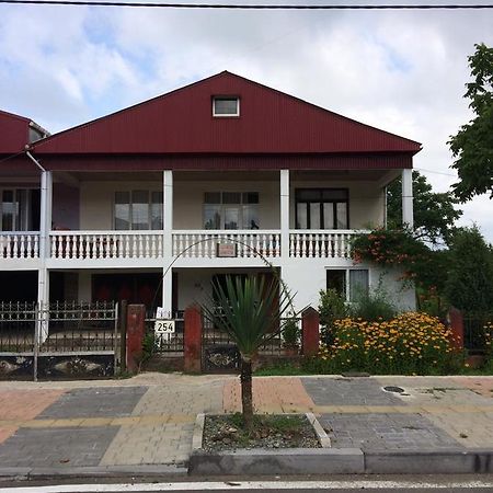 Natia Guest House Kobuleti Esterno foto